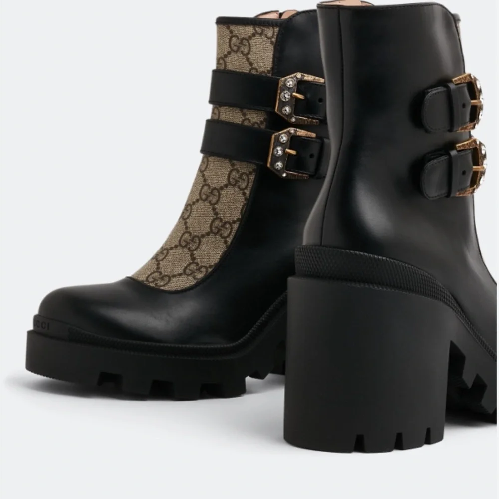 Gucci GG supreme leather block heel lug sole ankle boots with crystal buckles - Picture 3 of 9